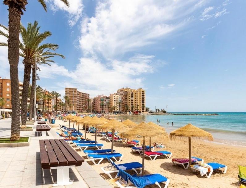 Beautiful Apartment Near Playa De Los Locos Torrevieja Exterior foto